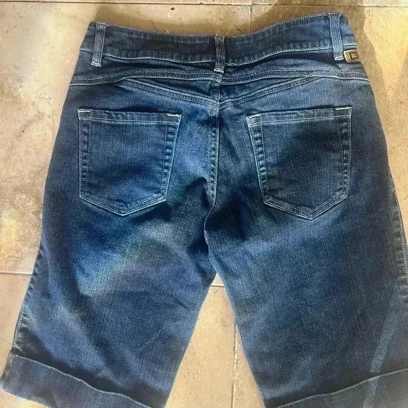 DKNY Bermuda Jean shorts. Size 8 excellent condition. Cuff hem. - Picture 9 of 14
